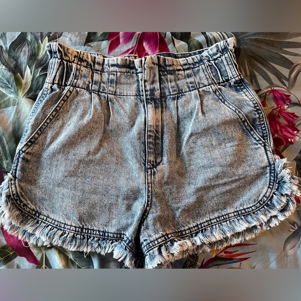 Tgla Blue Acid Wash Denim Shorts size Small